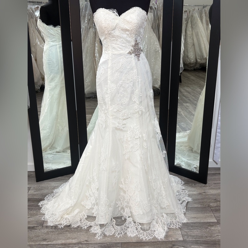 Lace Mermaid Wedding Dress with Beaded Applique